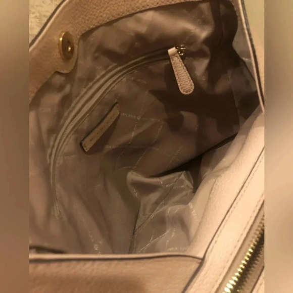 Michael Kors Raven tote bag in soft pink - Picture 7 of 16